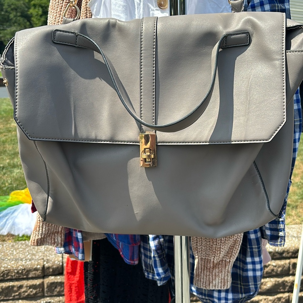 Satchel bag. Could be used for school or work purposes!